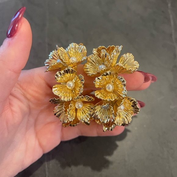 House of Harlow Gold and Pearl Flower Hoop Earrings - Picture 2 of 6
